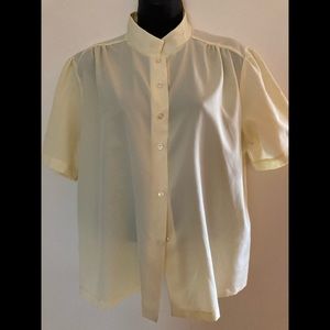 VTG Short Sleeve Peter Pan Collard  Top.